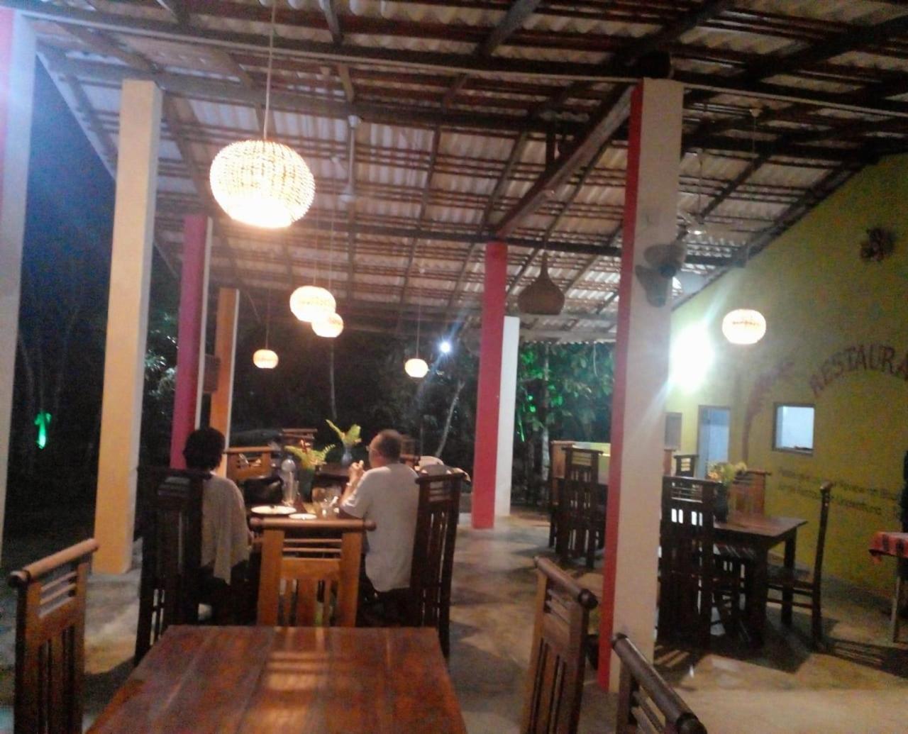 Jungle Restaurant And Villa Unawatuna Esterno foto